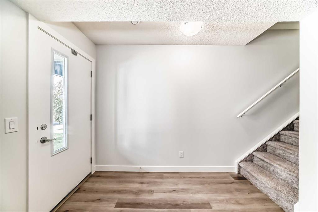 32 Evanscrest Park NW photo 5