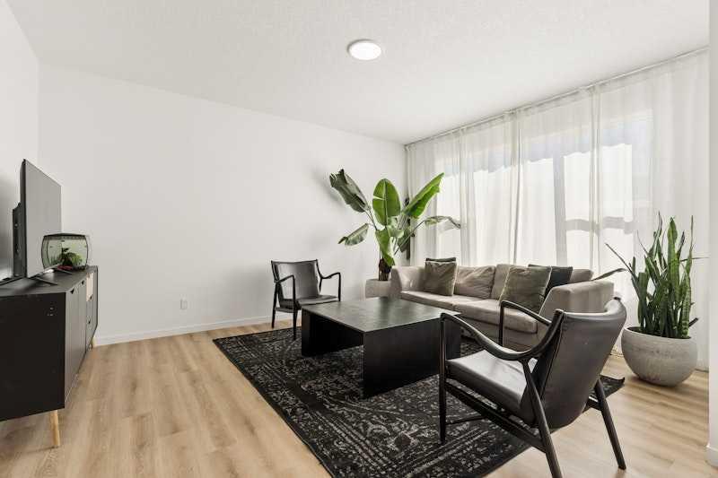 20 Wolf Creek Street SE photo 3