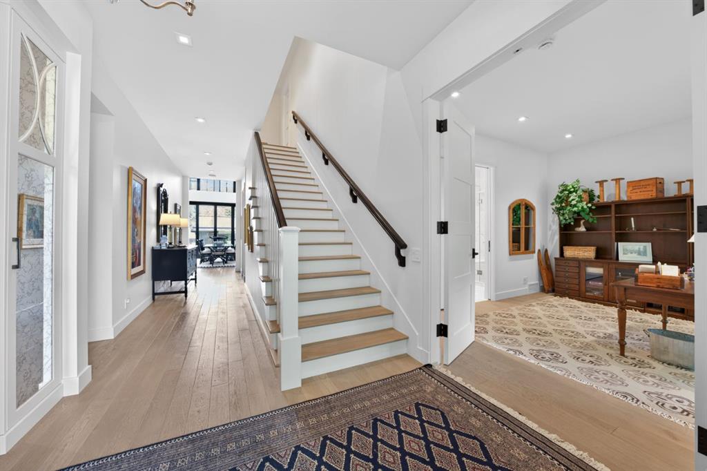 3021 3 Street SW photo 3