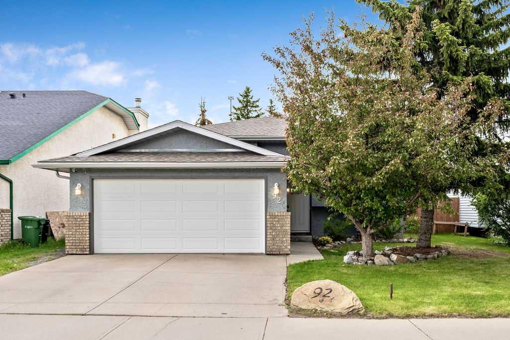92 Waterstone Crescent SE