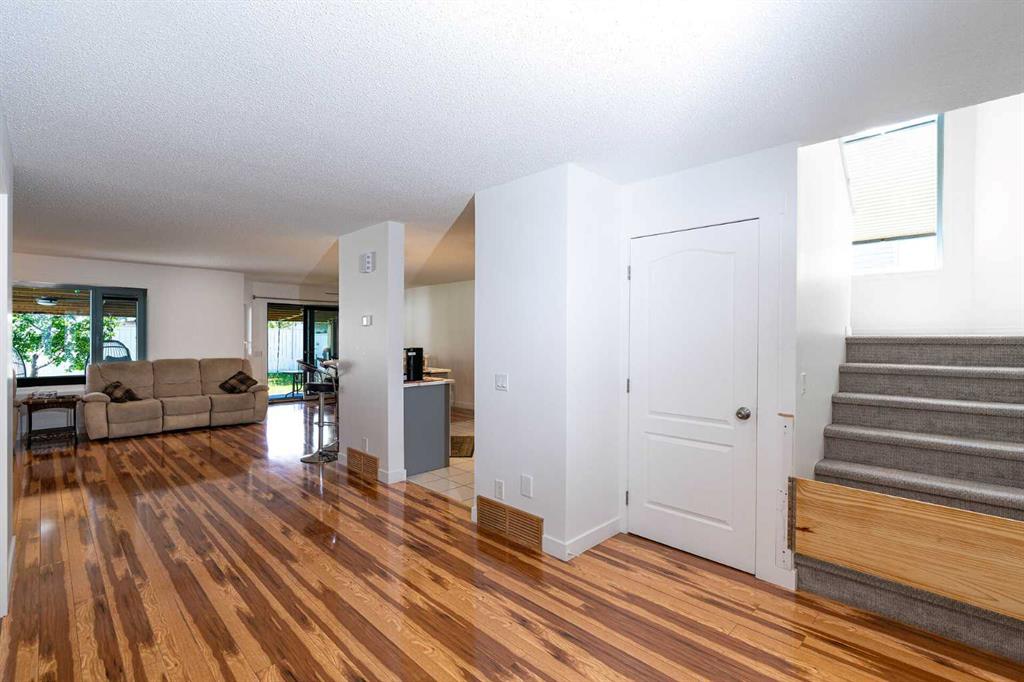 270 Somerside Park SW photo 4