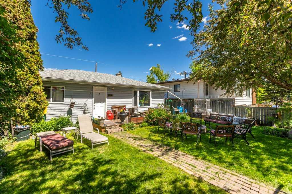 8812 46 Avenue NW photo 2
