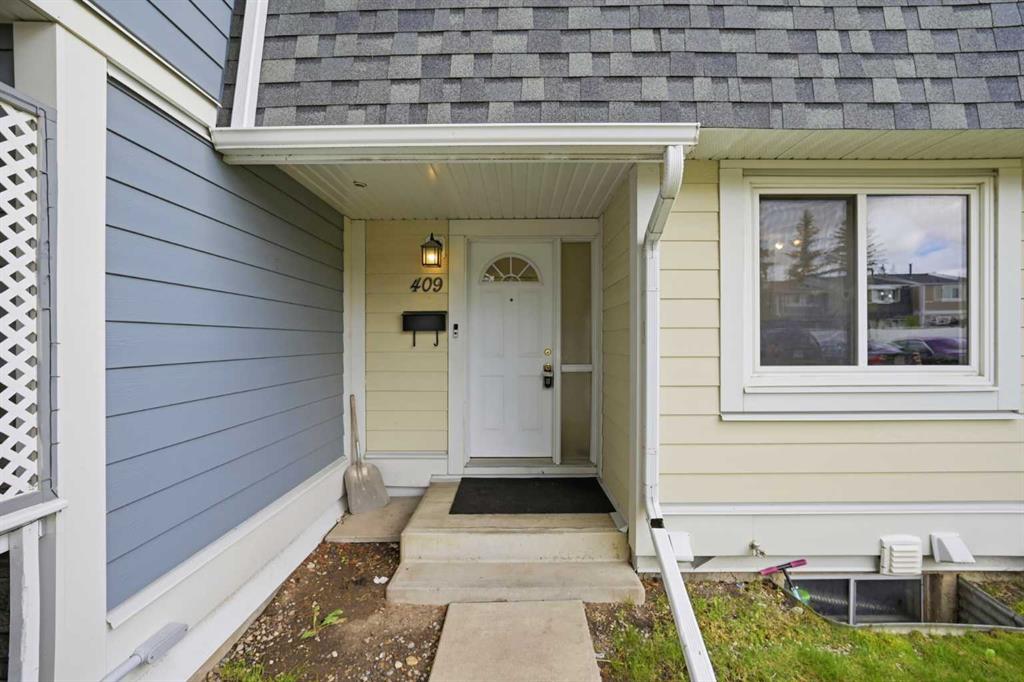 409 Georgian Villas NE photo 4