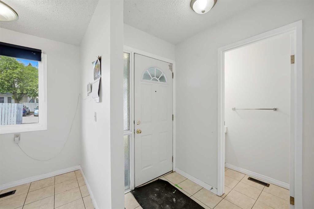 409 Georgian Villas NE photo 5