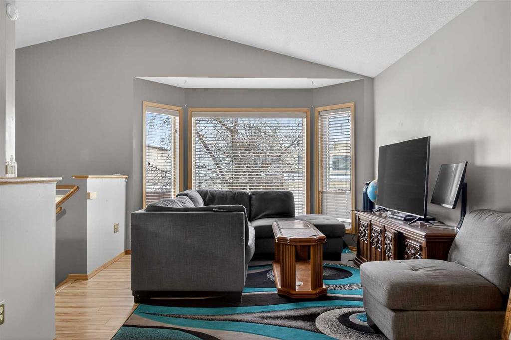 40 Erin Circle SE photo 3