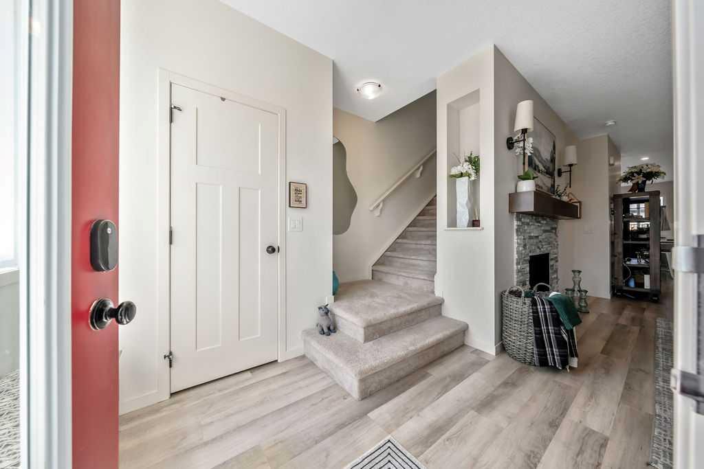 114 Seton Grove SE photo 2