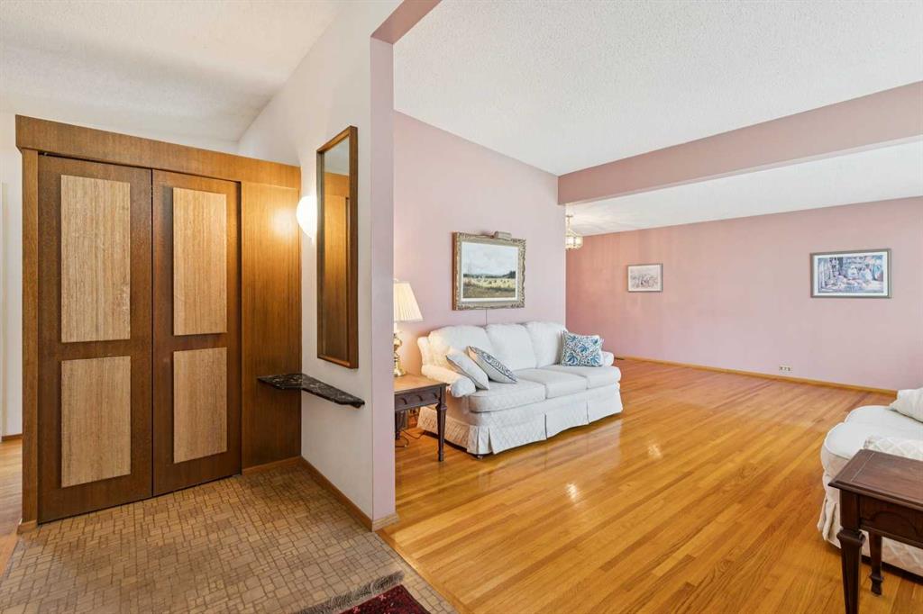 4312 40 Street NW photo 2