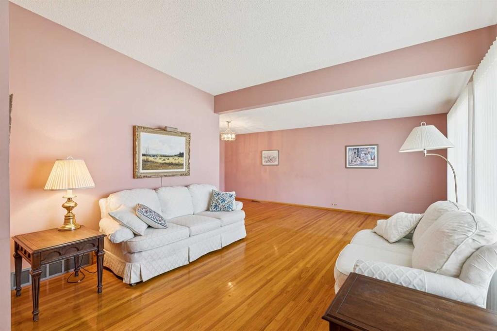 4312 40 Street NW photo 3