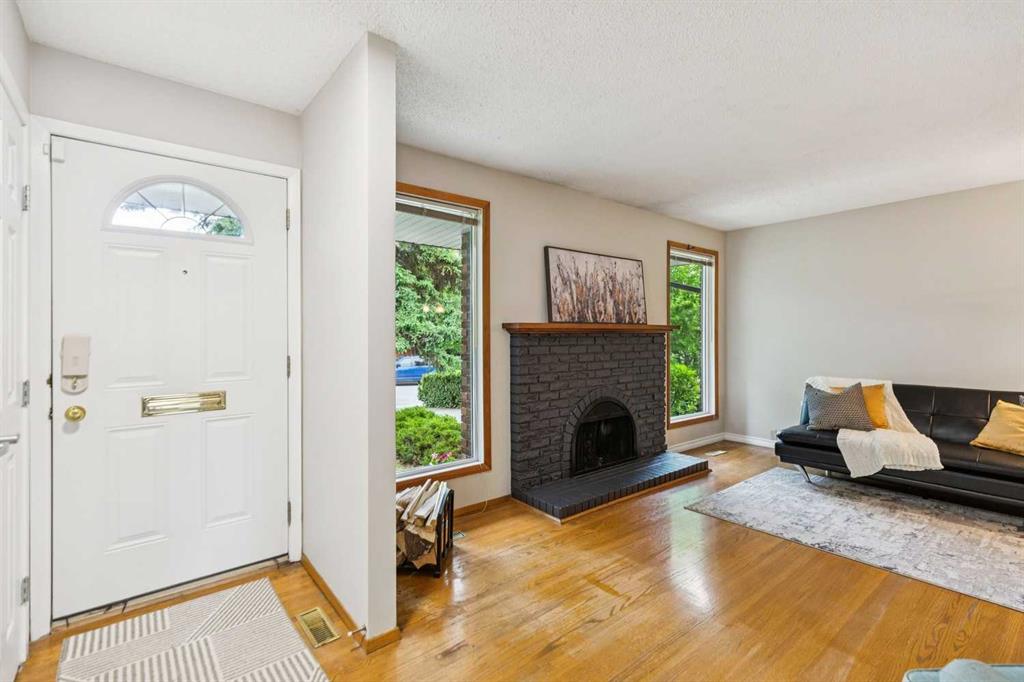 931 124 Avenue SW photo 3
