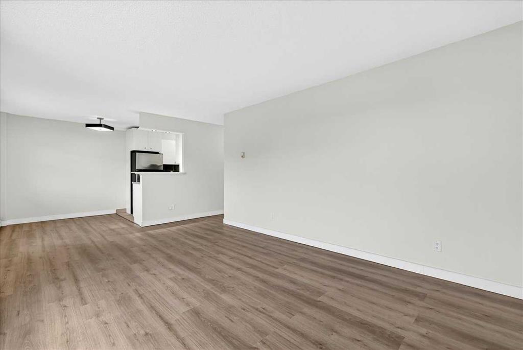 635 57 Avenue SW #302 photo 4