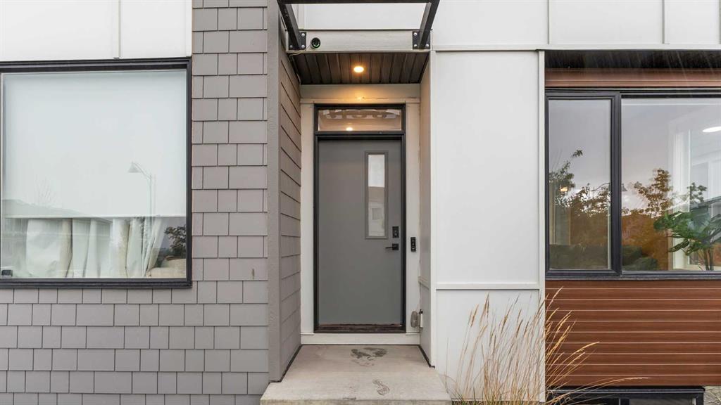 138 Homestead Boulevard NE photo 3