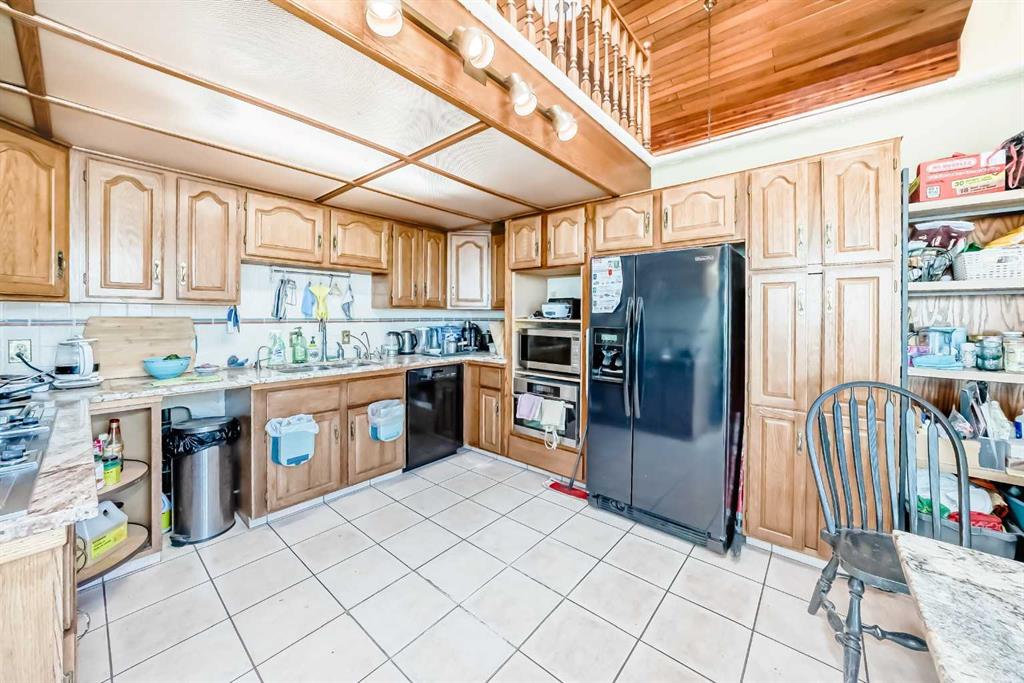 156 Edgehill Close NW photo 5