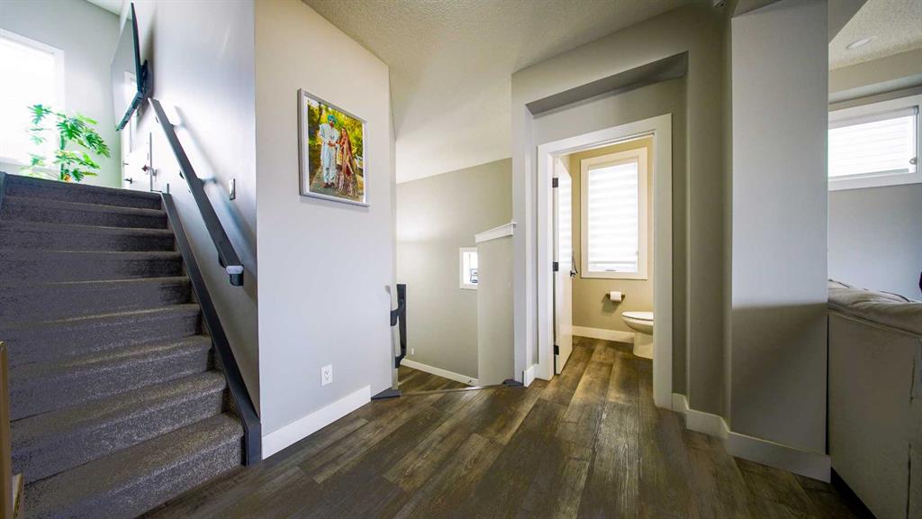 74 Carrington Crescent NW photo 4