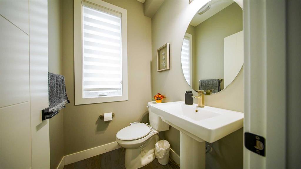 74 Carrington Crescent NW photo 5