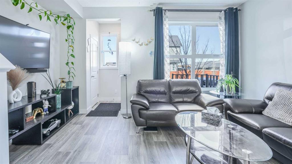100 Carringvue Way NW photo 3
