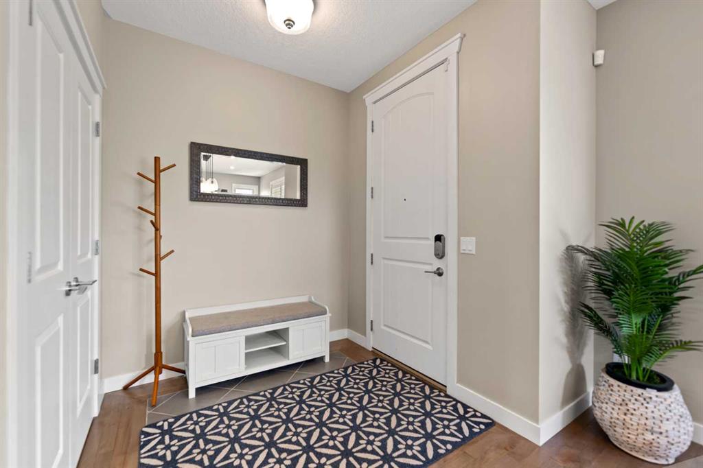 124 25 Avenue NE photo 5