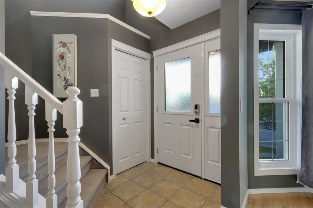 258 Coville Crescent NE photo 4