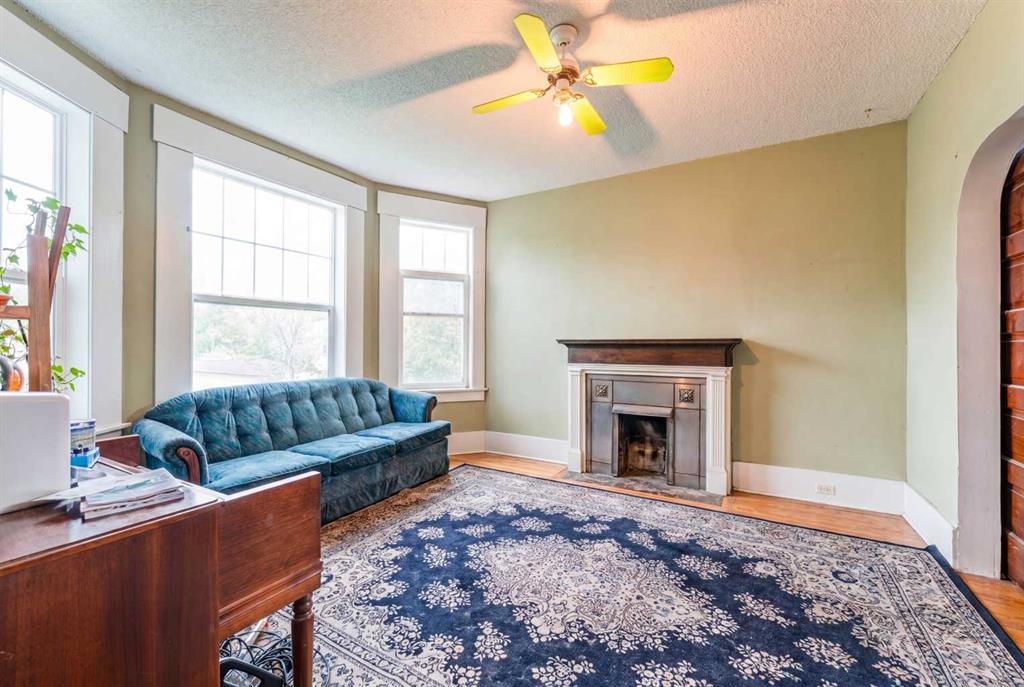 2108 8 Street SE photo 2