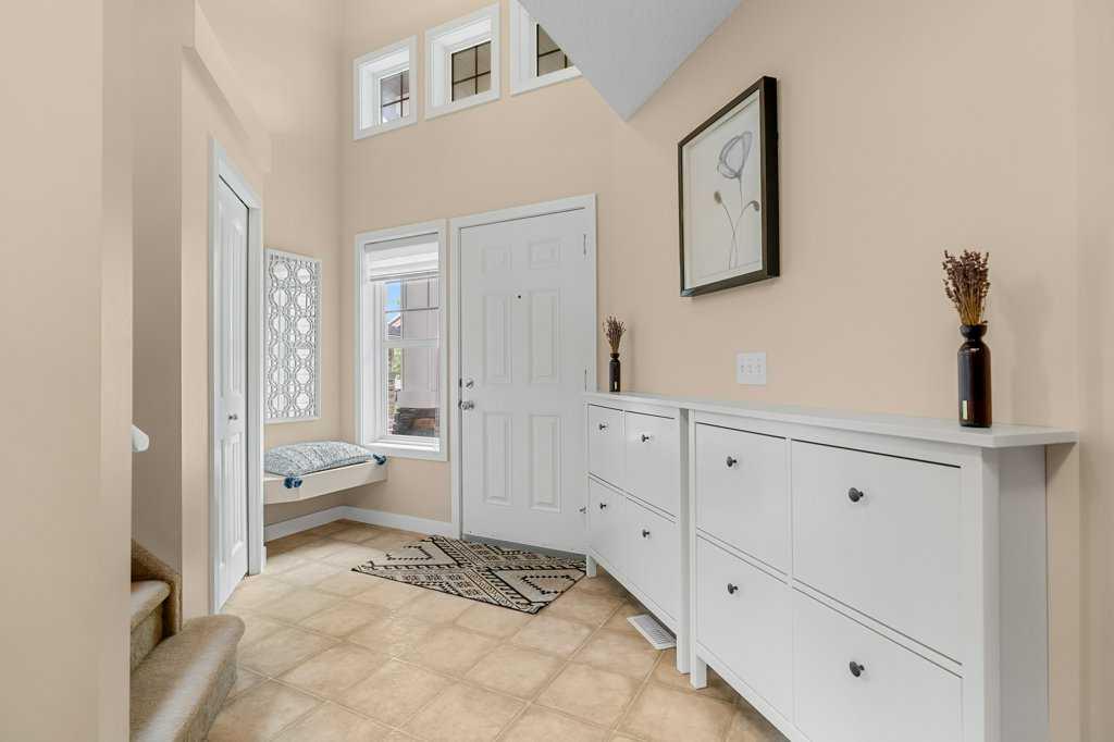 140 Panamount Circle NW photo 3