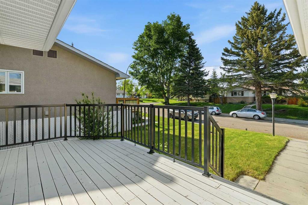 6119 Blackthorn Crescent NE photo 4