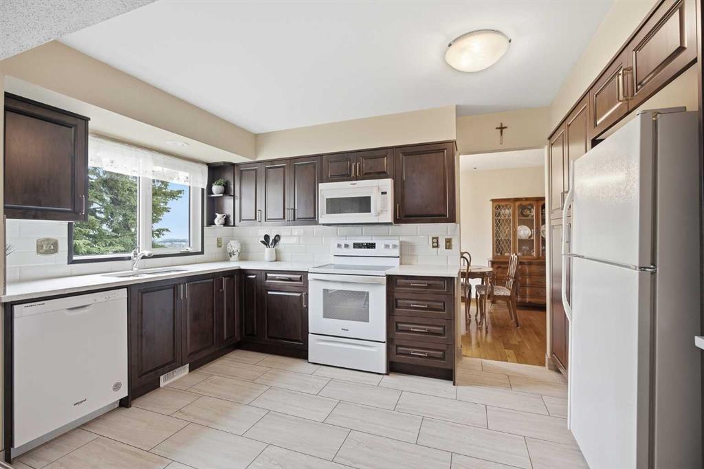 228 Norfolk Road NW photo 3