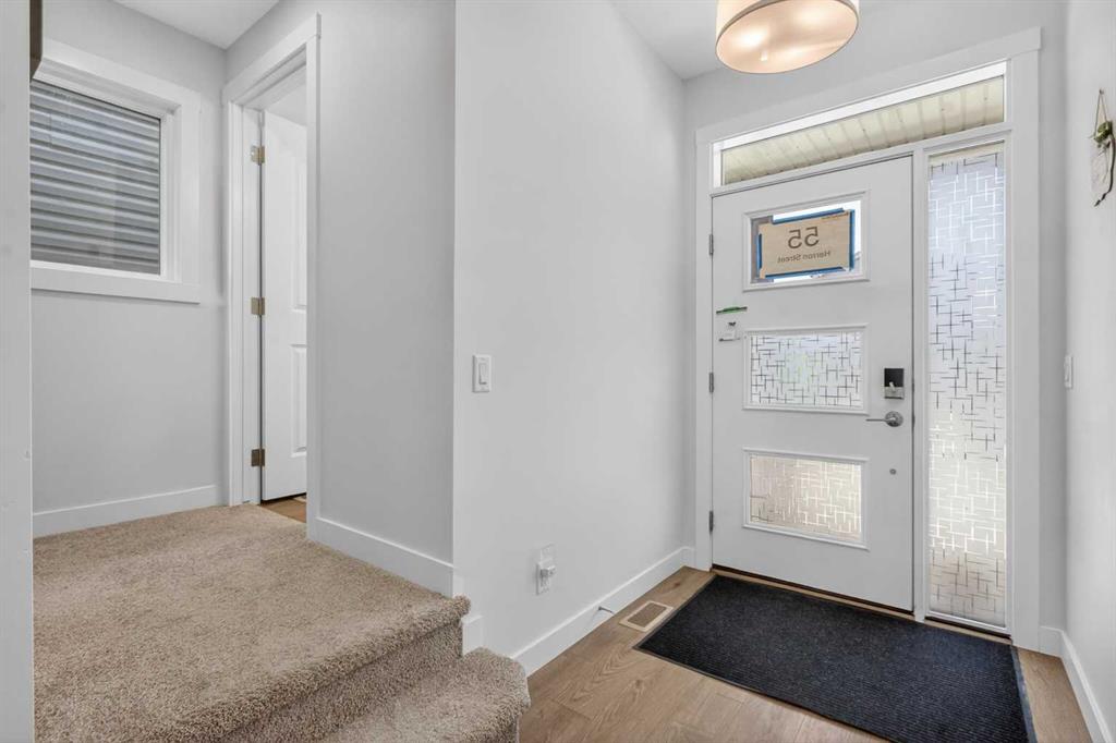 55 Herron Street NE photo 3