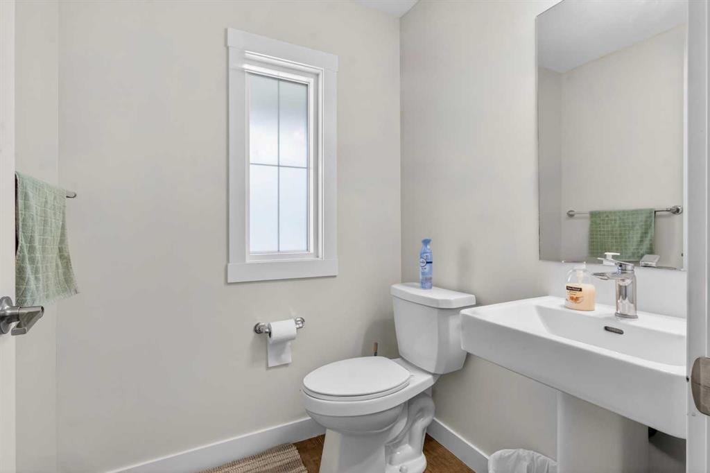55 Herron Street NE photo 4