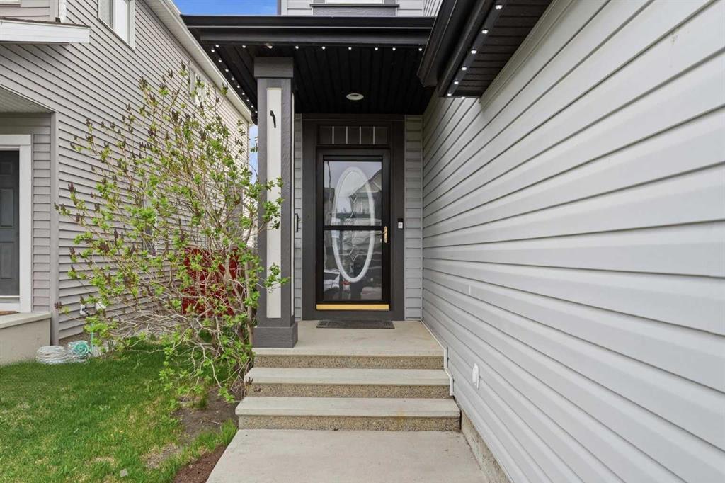 121 Copperstone Close SE photo 2
