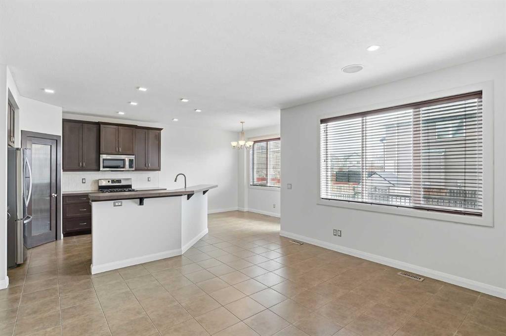 121 Copperstone Close SE photo 4