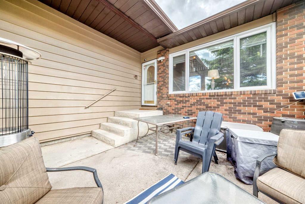 88 Castlefall Way NE photo 2