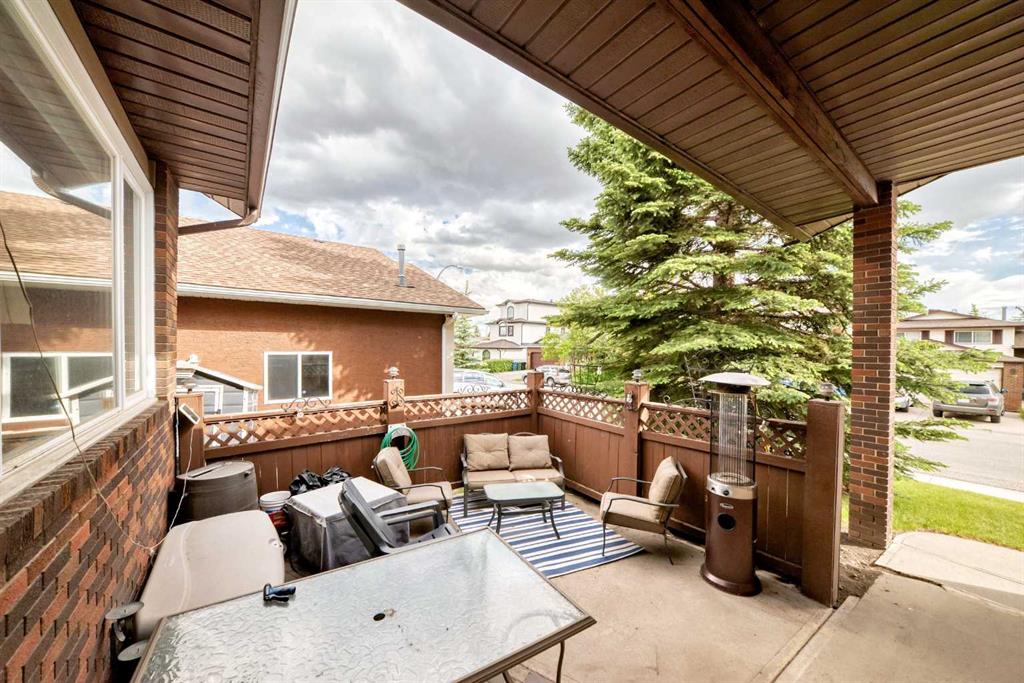 88 Castlefall Way NE photo 3