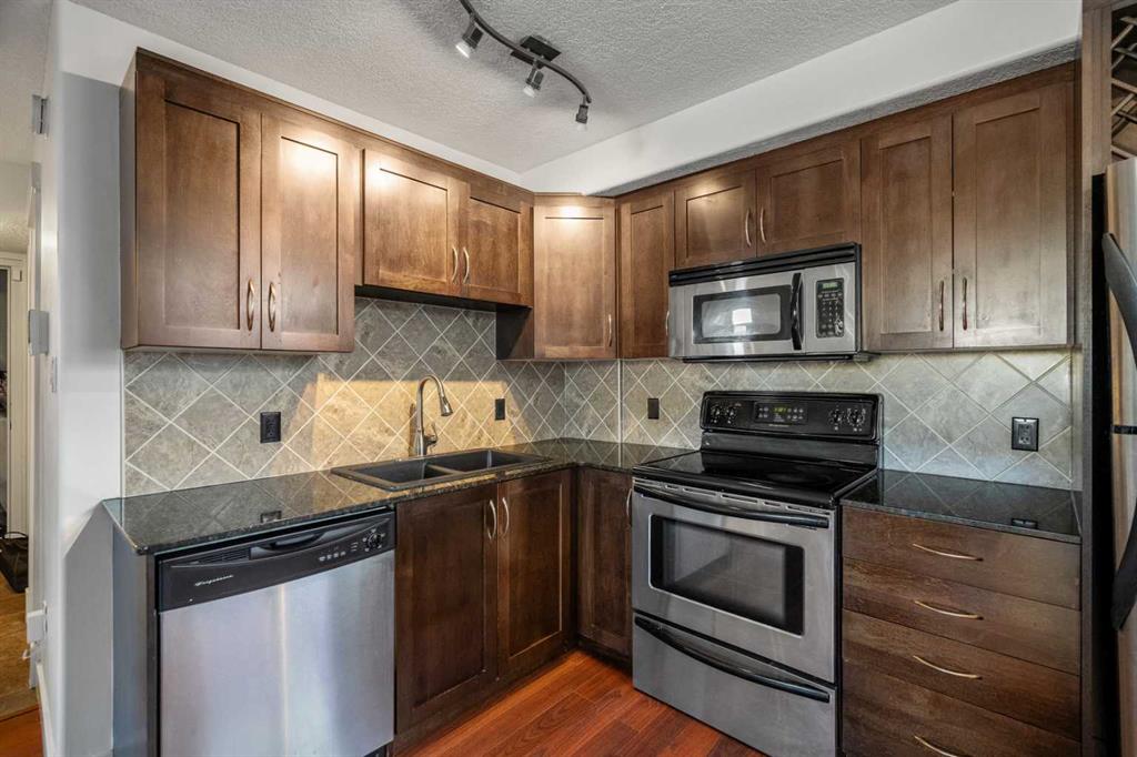 2906 17 Avenue SW #14 photo 4