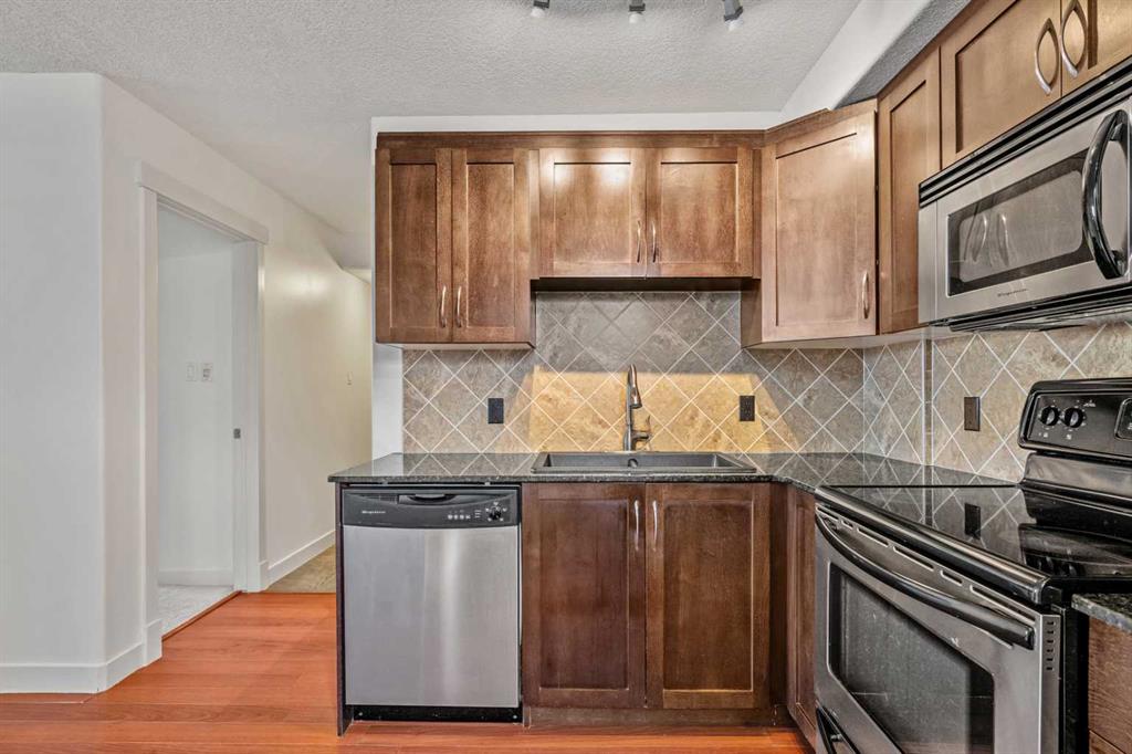 2906 17 Avenue SW #14 photo 5