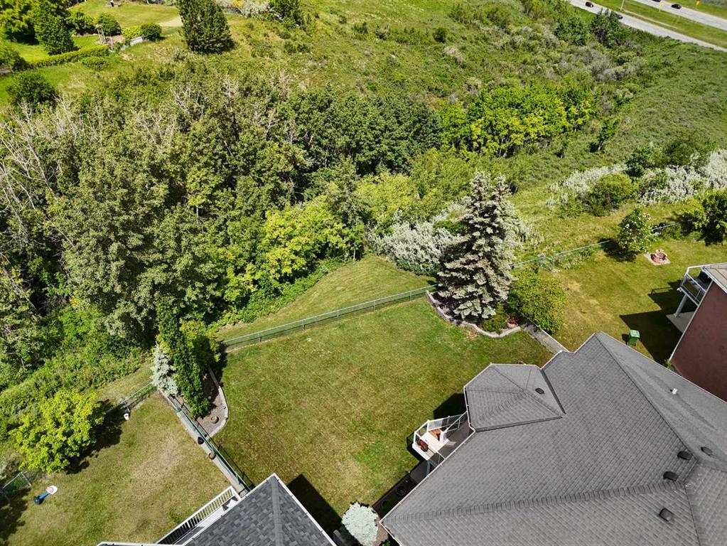 70 Patterson Close SW photo 3