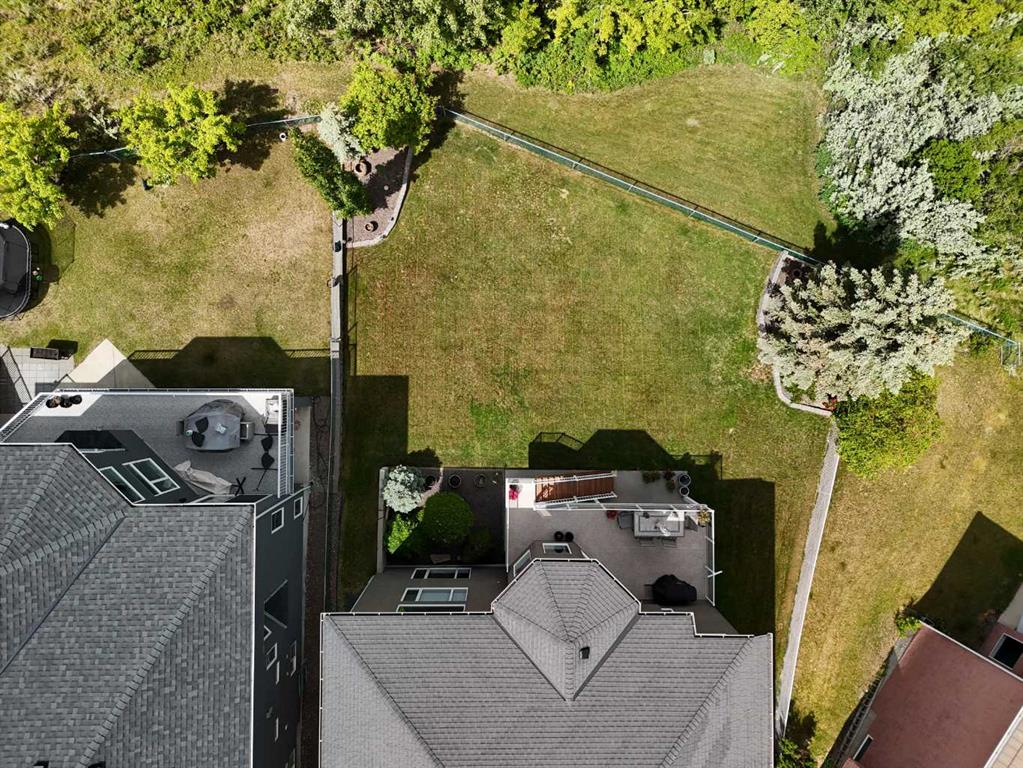70 Patterson Close SW photo 4