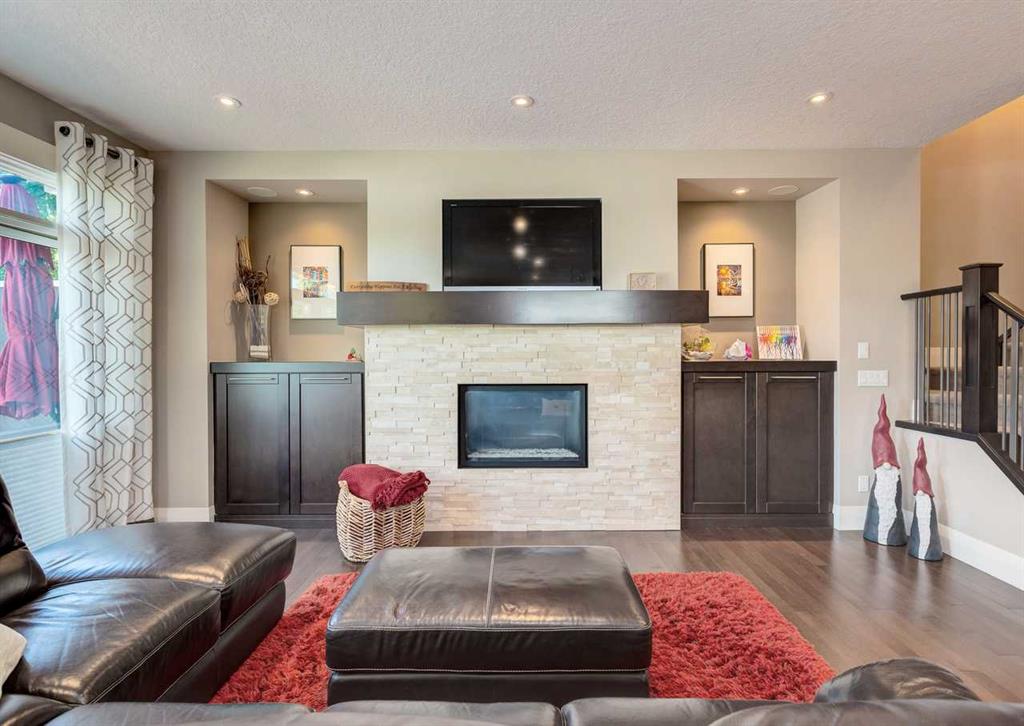 2039 45 Avenue SW photo 3