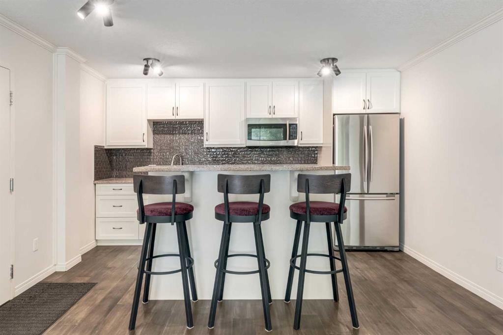 126 24 Avenue SW #102 photo 5