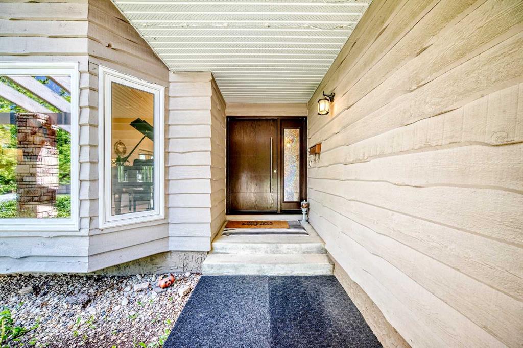 1912 Palliser Drive SW photo 3