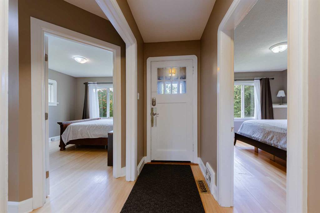 1621 4 Street NW photo 2