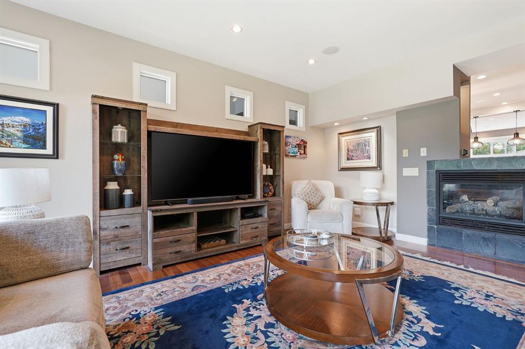 2409 Westmount Road NW photo 2