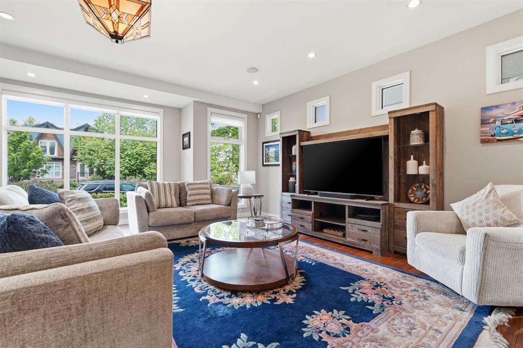 2409 Westmount Road NW photo 3
