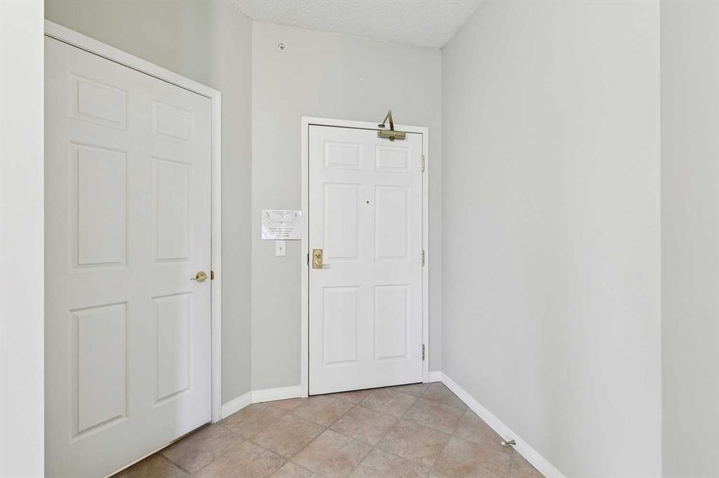 5201 Dalhousie Drive NW #420 photo 2