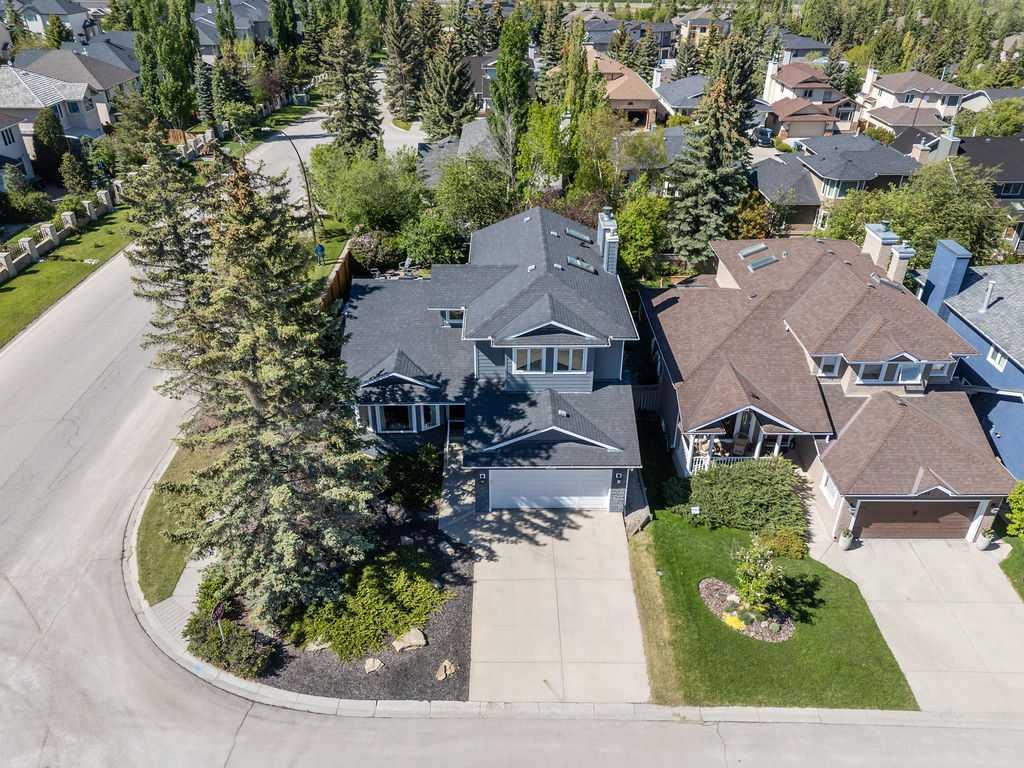 145 Straddock Crescent SW photo 3