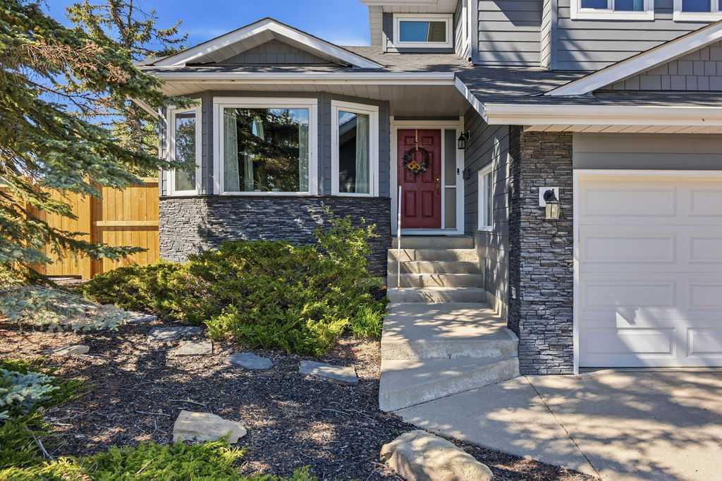 145 Straddock Crescent SW photo 4