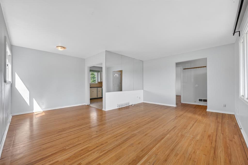 2827 23A Street NW photo 3