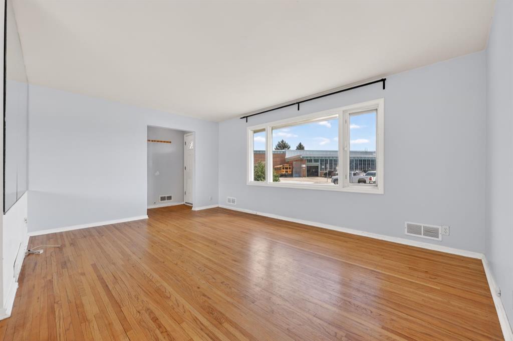 2827 23A Street NW photo 4