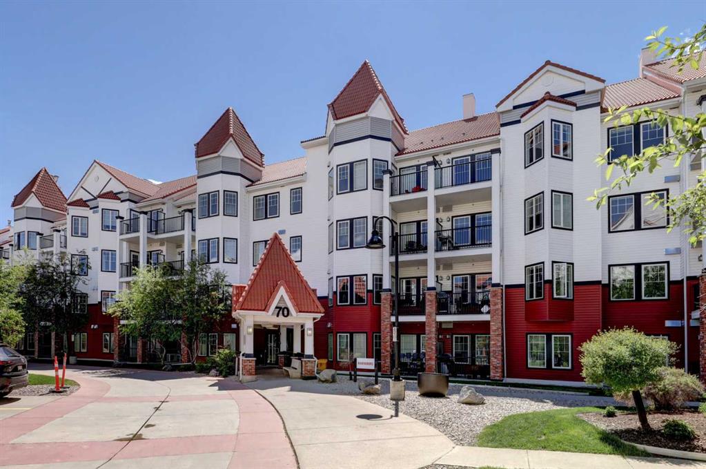70 Royal Oak Plaza NW #220