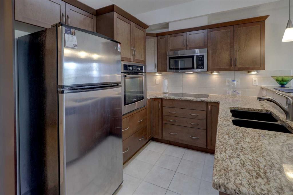70 Royal Oak Plaza NW #220 photo 4