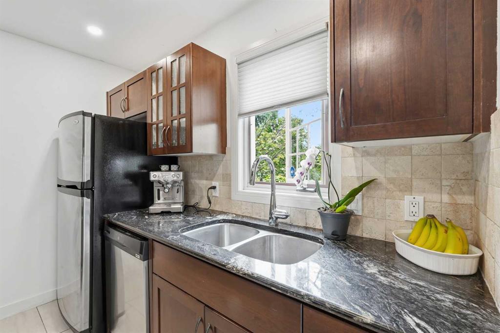 1321 10 Street SW photo 4