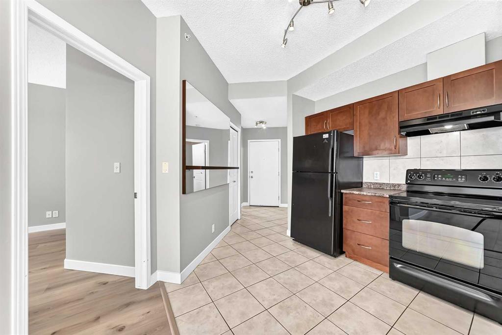 1053 10 Street SW #1016 photo 2